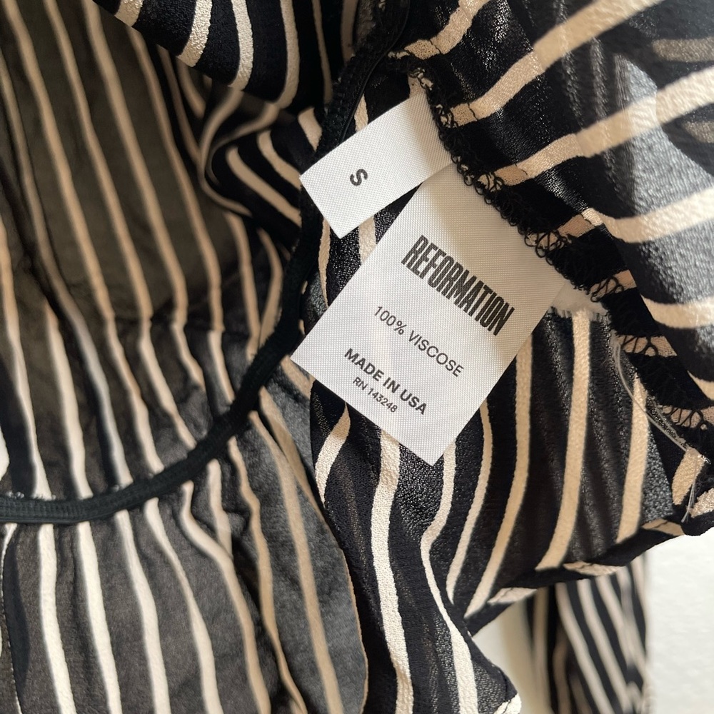 Reformation deep v, stripped blouse with elastic waist - Picture 8 of 16